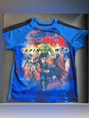 Marvel Avengers Infinity War T-Shirt Kids Size 5 Spiderman Captain America Hulk